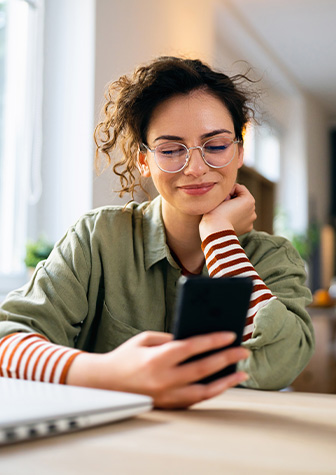Frau mit Handy Frau mit Handy
