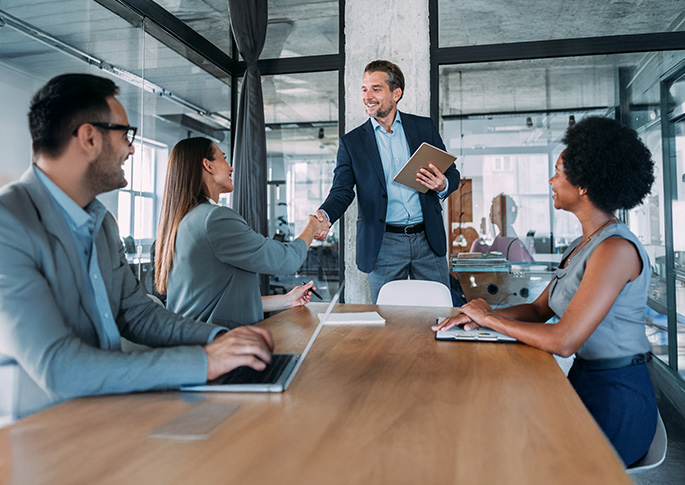 Willkommenssituation in einem Besrechungszimmer Willkommenssituation in einem Besrechungszimmer