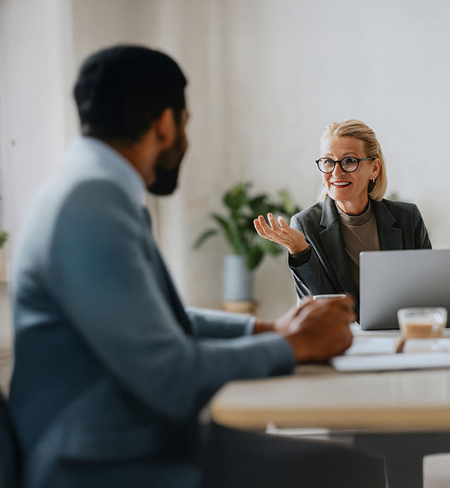 Gespr&auml;ch zwischen Personaldisponent und neuem Mitarbeiter